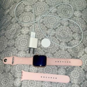 Rose gold Apple Watch SE 1st generation 40 MM with charger!
